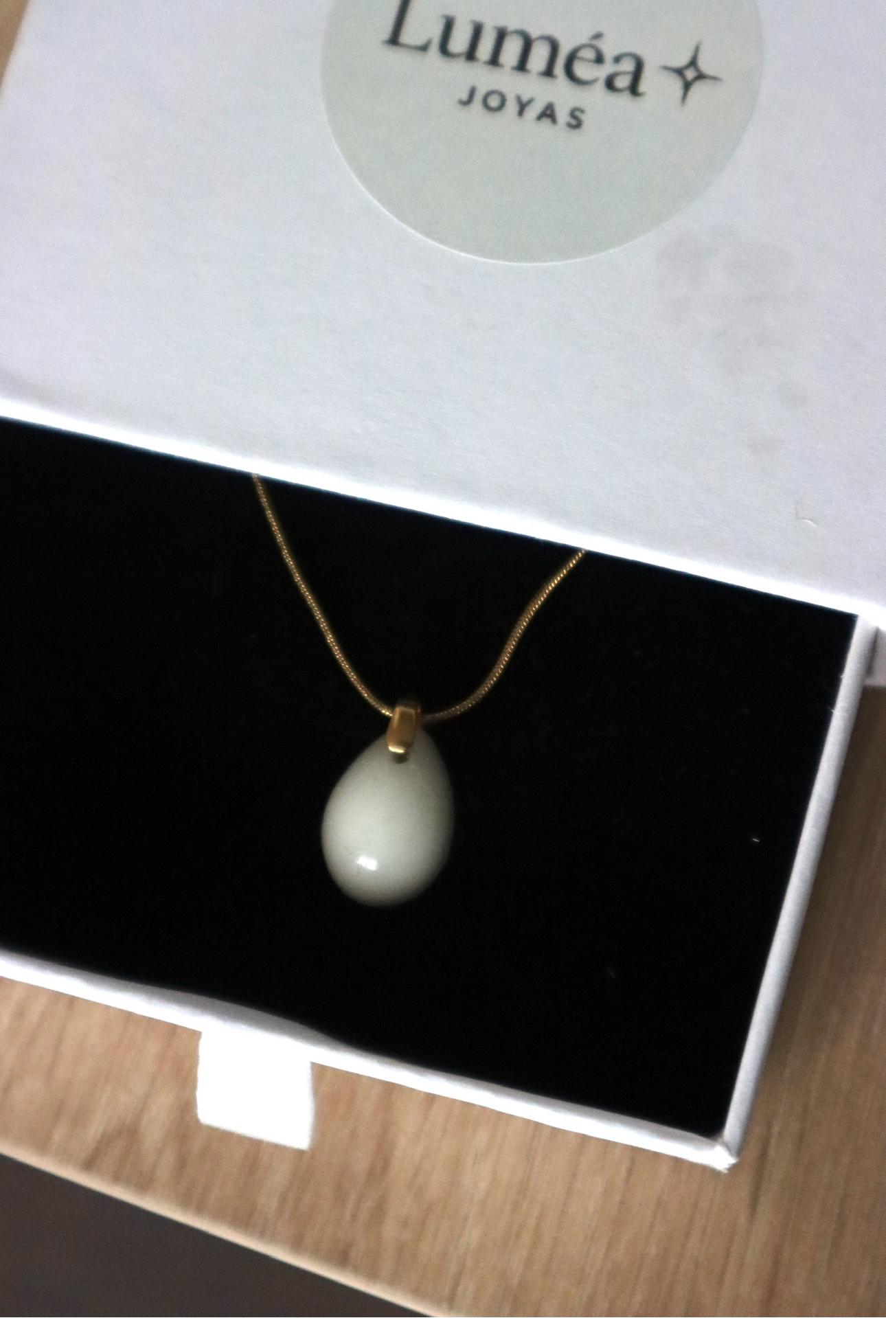 Colgante con leche materna